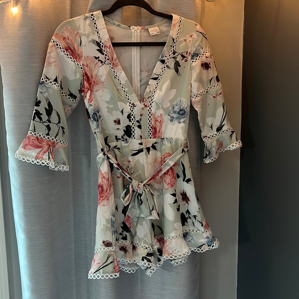 Selfie Leslie romper
